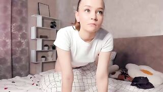 MarianFenney LiveJasmin - amateur model performs in her bedroom