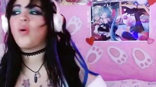 alizelatin webcam video - angelic performer soothes souls