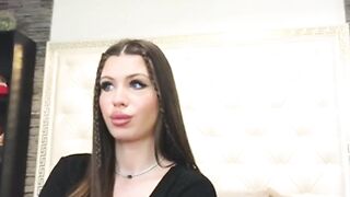 vanessa-rose webcam video - sweet voice enchants listeners