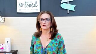 vickymature sophisticated presence dazzles viewers