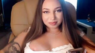 annecaroline alluring webcam model