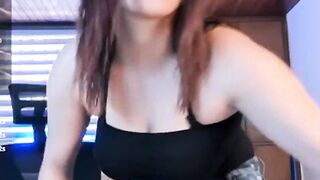 isabellaa-joness playful wit entertains crowd