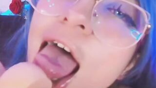 cloeleee- watched her play with both holes at once