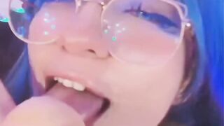 cloeleee- watched her play with both holes at once