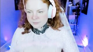 cassieredkiss- spicy energy excites crowd