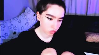 lilythompsonx gentle-hearted cam star