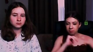 polly-kiss1 glowing webcam model