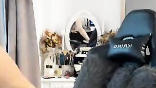 claire95 camsoda azure calm relaxes chat