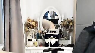 claire95 camsoda azure calm relaxes chat