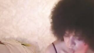 honey-sweett camsoda dynamic performer commands attention