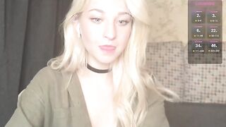 zoe__0 busty blonde tits flash